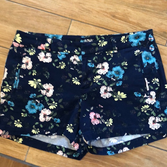 a.n.a Pants - Very cute a.n.a. Size 10 twill shorts.